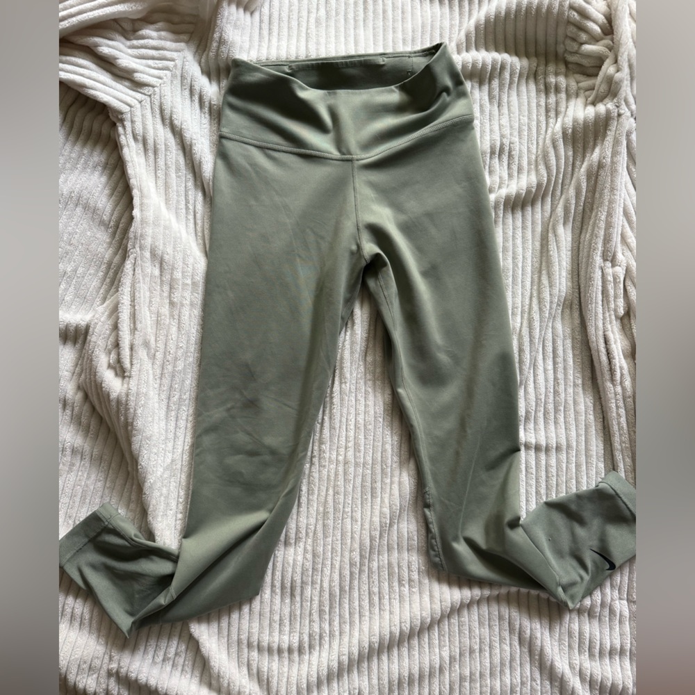 Women’s Nike Sage Green Dri-Fit size XS leggings‎ with mesh at the bottom